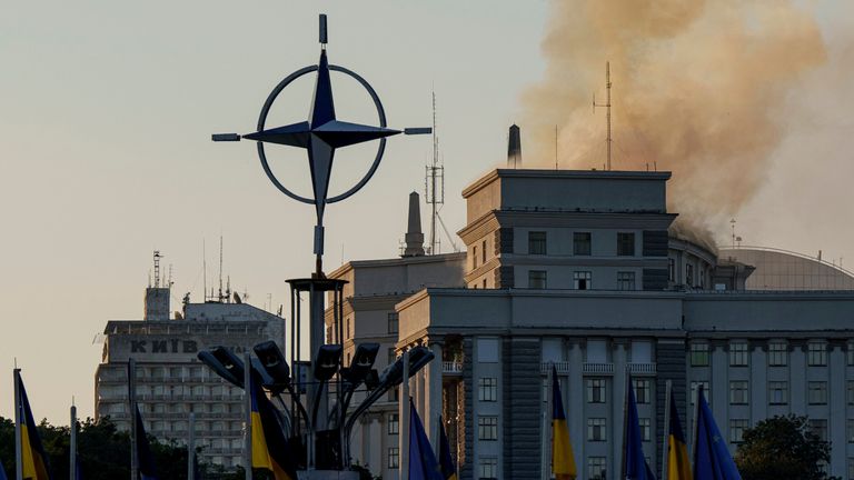 K útoku se připojily stovky dronů. Pic: Ap