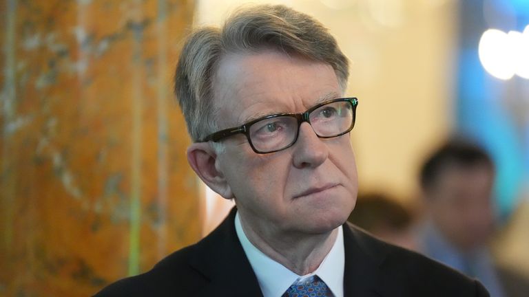 Ve čtvrtek byl propuštěn Peter Mandelson, zobrazený na britském velvyslanectví ve Washingtonu. Pic: Pa