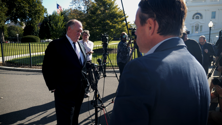 Hranice Bílého domu Czar Tom Homan má otázku od Marka Stonea