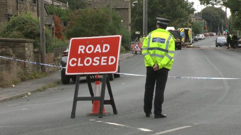 Policista chrání Cordon v Southfield Lane