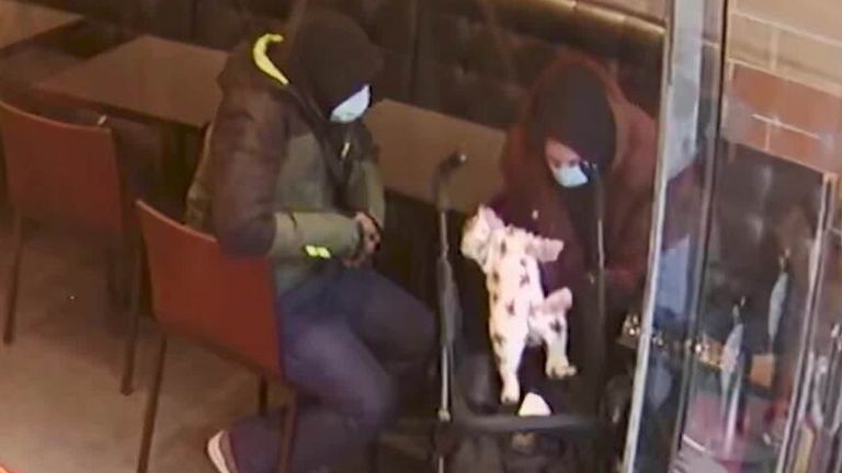 Constance Marten a Mark Gordon byli zachyceni na CCTV se svým dítětem