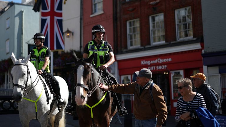 Policie na koních ve Windsoru. Pic: Reuters
