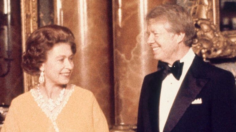 Jimmy Carter a královna v Londýně v květnu 1977. Obrázek: AP