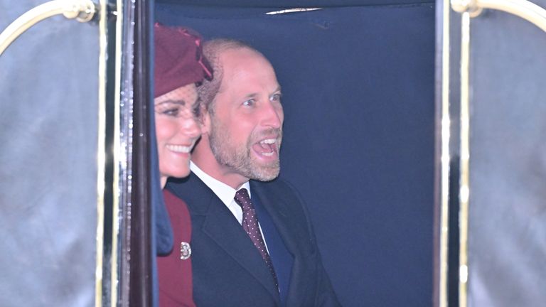 Princ a princezna z Walesu během průvodu kočáru na hrad Windsor