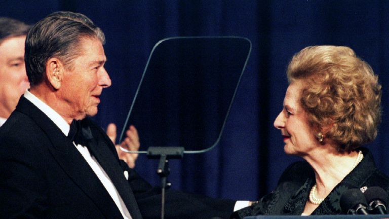 Thatcher na Reaganových 83. narozeninových oslavách. Pic: Reuters