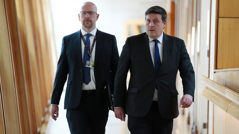 MSP Jamie Hepburn, správně, s Colinem McAllisterem, šéfem štábu skotské vlády. Pic: Pa
