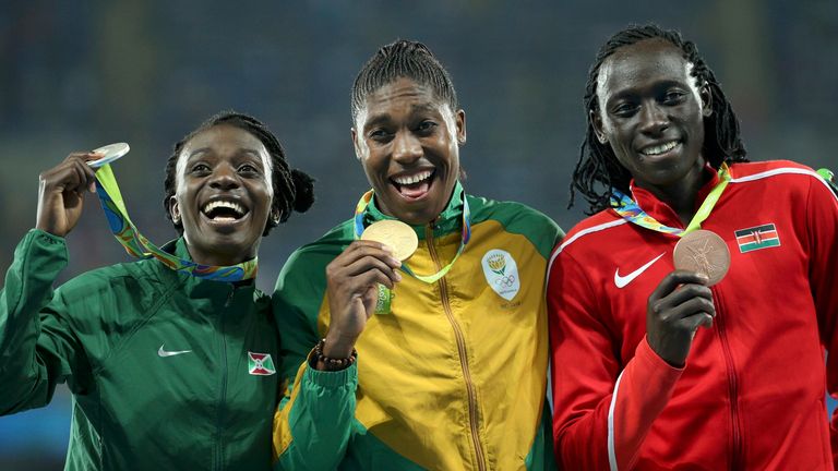 Caster Semenya, Francine Niyonsaba a Margaret Nyairera na ženském 800m finále na olympijských hrách v Rio 2016. Pic: Reuters