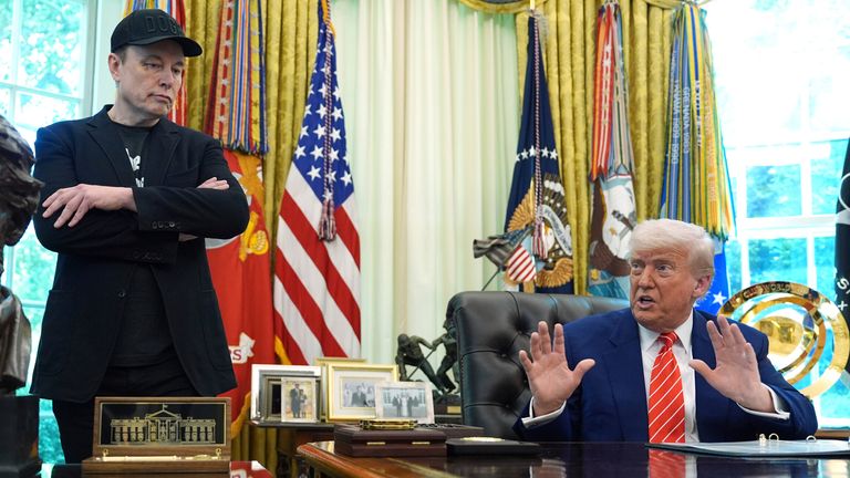 Elon Musk s Donaldem Trumpem v oválné kanceláři. Pic: Ap
