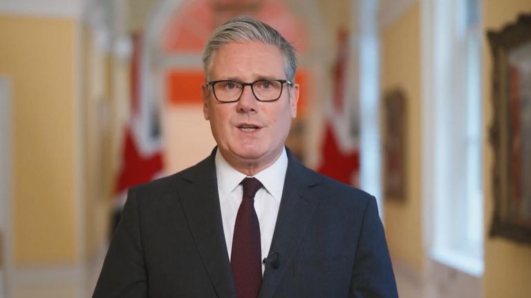 Sir Keir Starmer by vyšel houpat, kdyby jeho vedení bylo napadeno, řekla Harriet Harman