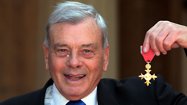 Harold (Dickie) pták se svou OBE v roce 2012. File Pic: PA