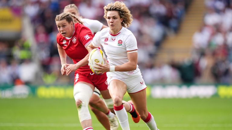 Anglie's Ellie Kildunne nabíhá a zkusí to. Pic: Pa