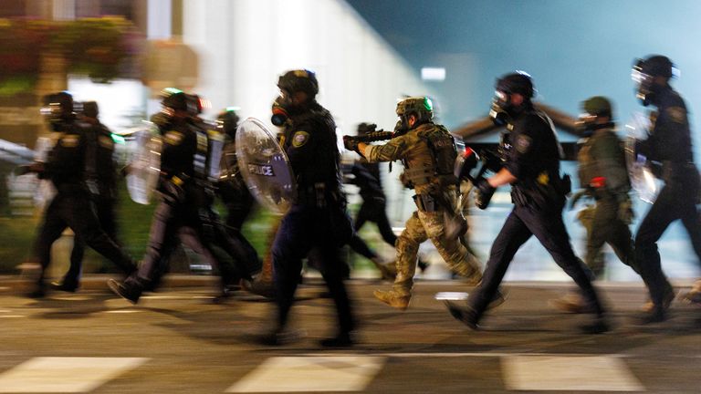 Agenti ledu se účtují vůči protestujícím v Portlandu. Pic: Reuters