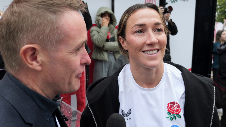 Hvězda lvice Lucy Bronze doufá, že červené růže si užijí slávu a příležitost