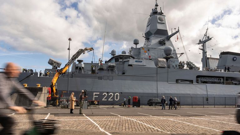 V neděli je v Kodani v Kodani zakotvena německá námořnictvo FRIGH FRIGH FGS Hamburg F220. Pic: Ap