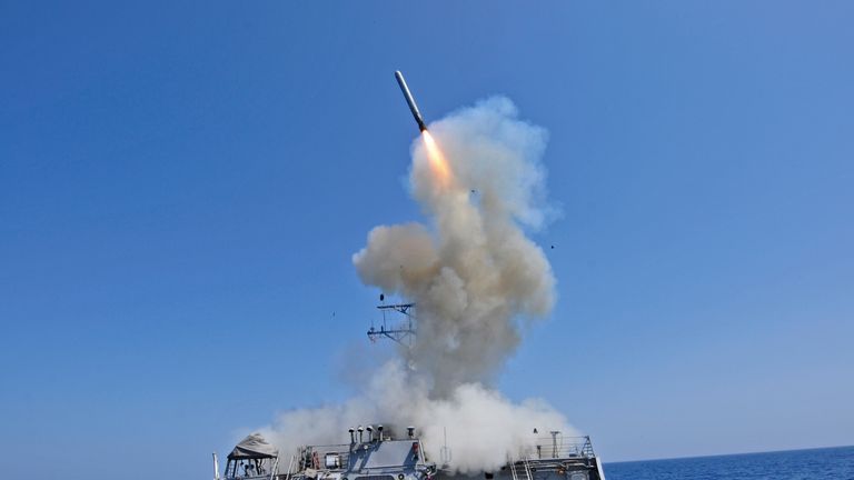 Výletní rakety Tomahawk mohou být vypuštěny z lodí a ponorek. Pic: Reuters
