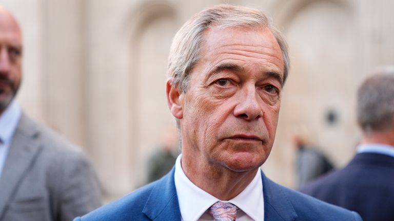 Nigel Farage řekl, že útoky na něj byly „zoufalým posledním házením kostky“. Pic pa
