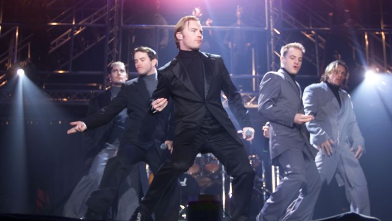 Boyzone vystupuje ve Wembley Arena v roce 1999. Obrázek: PA