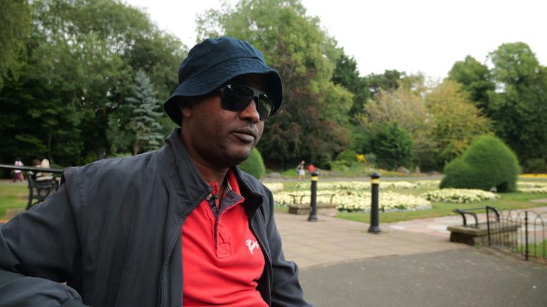 Yusuf Ali Hamud řekl, že pokud nemá právo na práci nebo postavení uprchlíka ve Velké Británii, "Proč jsem tady?"