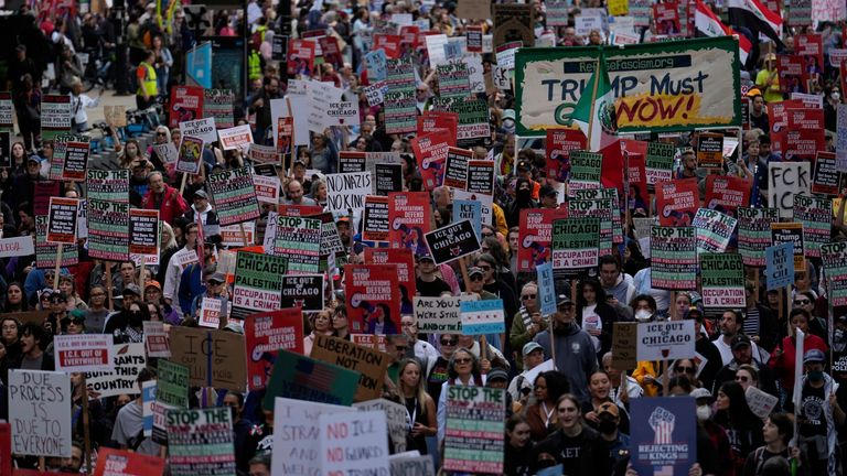 Protest proti ohroženým imigračním nájezdům v Chicagu v sobotu. Pic: Ap