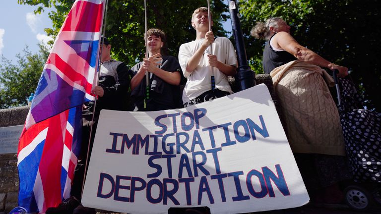 Nedávný protest proti imigraci v Bristolu. Pic: Pa