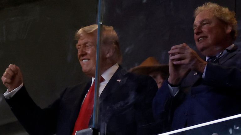 Prezident Donald Trump ve čtvrtek v baseballové hře New York Yankees. Pic: Ap