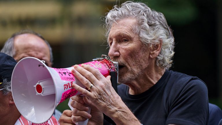 Roger Waters Pink Floyd na rally před OSN. Pic: Reuters