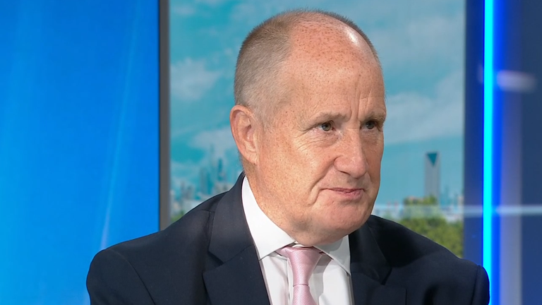   Kevin Hollinrake obvinil pana McSweeneyho z krytí