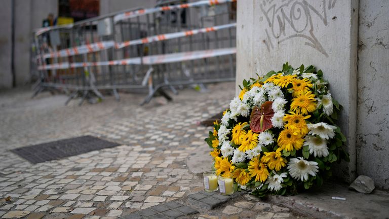 Květiny pro oběti v Lisabonu. Pic: Ap