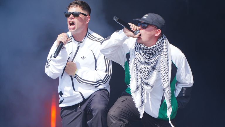 Mo Chara a Moglai Bap of Kneecap vystupují na scéně West Holts během června v Glastonbury Festivalu. Soubor pic: PA