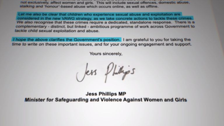 Dopis od Jess Phillips objasňující, že zneužívání sexuálního zneužívání dětí je součástí vládní strategie VAWG