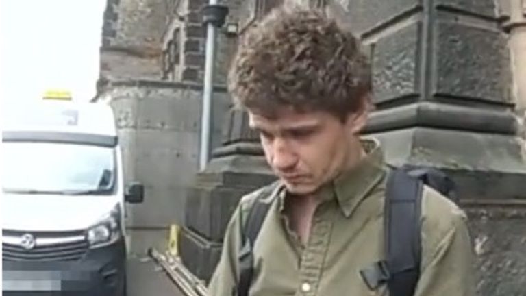 Hutchinson byl chycen důstojníky ve záběrech Bodycam. Pic: Met Police
