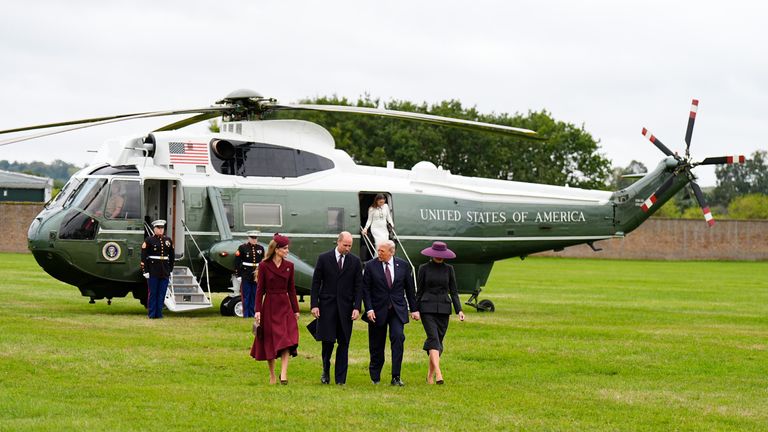 Marine One Helicopter přistál ve Windsoru z Londýna. Pic: Pa