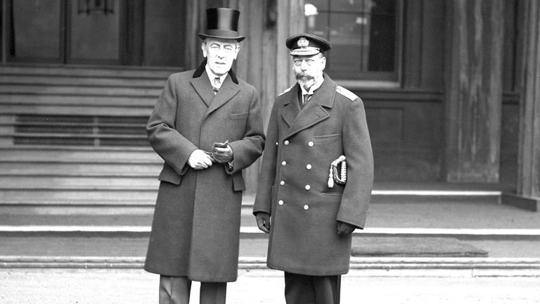 Prezident Woodrow Wilson a King George V mimo Buckinghamský palác. Pic: Pa