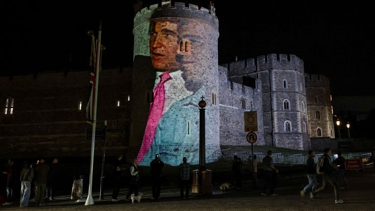 Hrad Windsor v úterý večer. Pic: Reuters