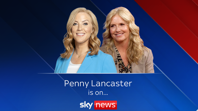 Penny Lancaster mluví s Sarah-Jane Mee