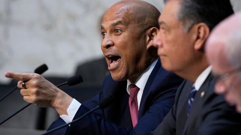 Booker obvinil Patela z toho, že americký byl „slabší a méně bezpečný“. Pic: Ap