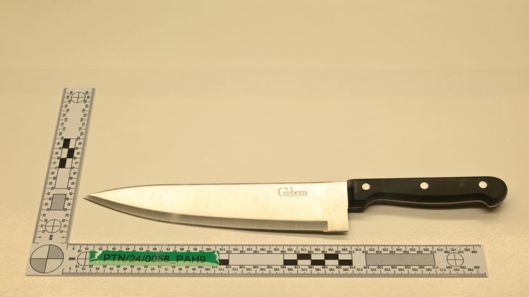 Nůž identický s jedním Rudakubanou používaným při útoku Southport. Pic: Merseyside Police