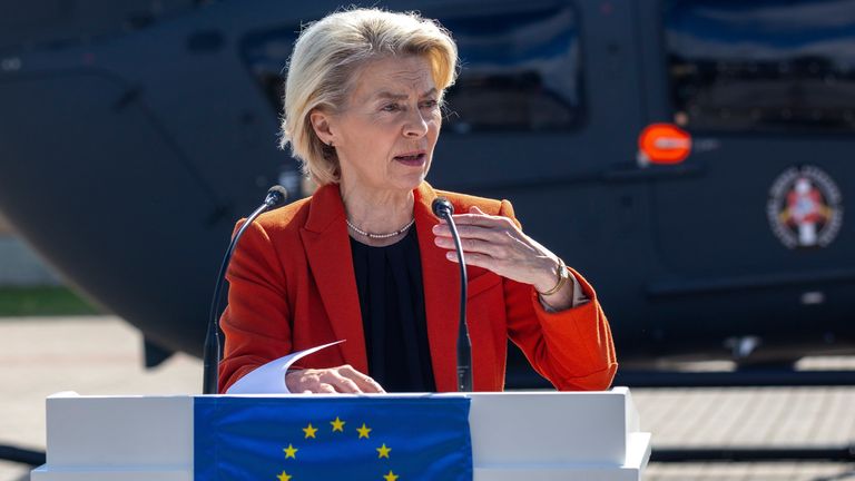 Ursula von der Leyen mluví poblíž litevské belaruské hranice v Litvě 1. září. Pic: Ap