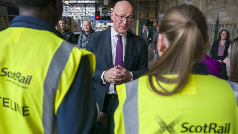 První ministr John Swinney se setkává s učedníky Scotrail. Pic: Pa