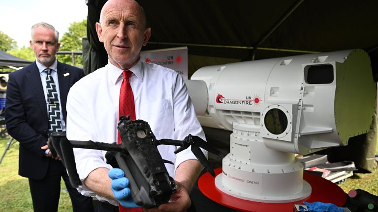 John Healey řekl, že Velká Británie bude hromadně vyrábět drony Interceptor, aby pomohly Ukrajině bojovat proti ruským útokům. Pic: Pa