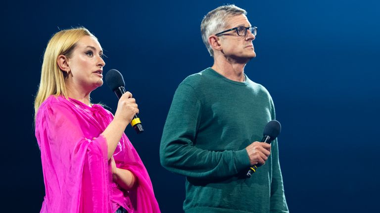 (RL): Amelia Dimoldenberg a Louis Theroux. Obrázek: Aaron Parsons Photography