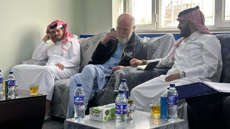 Peter Reynolds byl minulý měsíc navštíven diplomaty Qatari