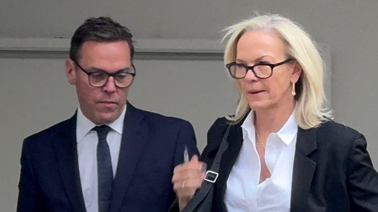James (L) a Elisabeth Murdoch (R), kteří v září 2024 dorazili k soudu v Nevadě, aby zpochybnili pokus změnit podmínky důvěry rodiny. Pic: Reuters