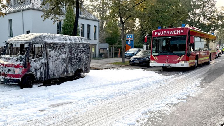 Muž, který od té doby zemřel, byl nalezen s střelnými ranami pět minut od hořící nemovitosti. Pic: Reuters