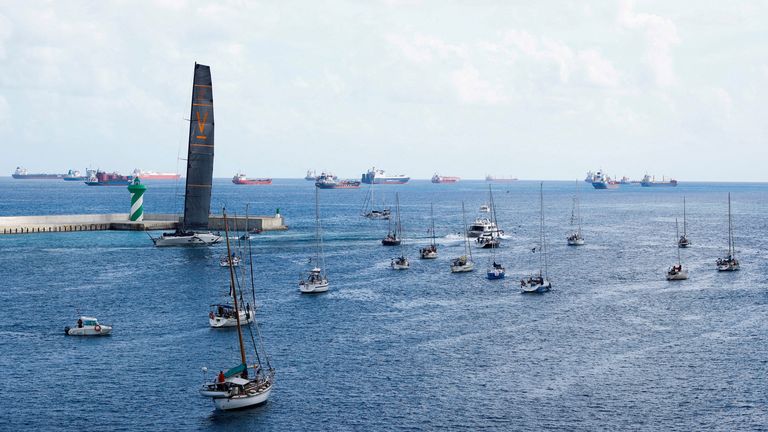 Flotilla vyrazila z Barcelony 31. srpna a později se zastavila na Sicílii