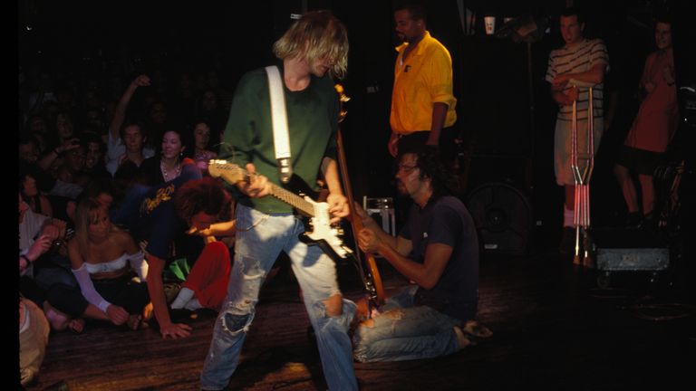 Nirvana vystupuje živě v roce 1991. Obrázek: AP