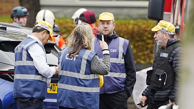 Členové CST na scéně útoku na synagogu v Manchesteru. Pic: Pa