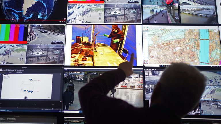 Proti teroristickému operačnímu centru v Londýně neustále sleduje činnost po celém světě. Pic: Pa