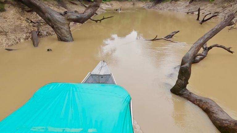 Coca Plantations jsou skryté kilometry od ostatních lidí v Amazonii