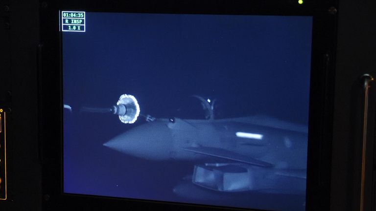 Typhoon zachycuje sondu na trysku palivové hadice